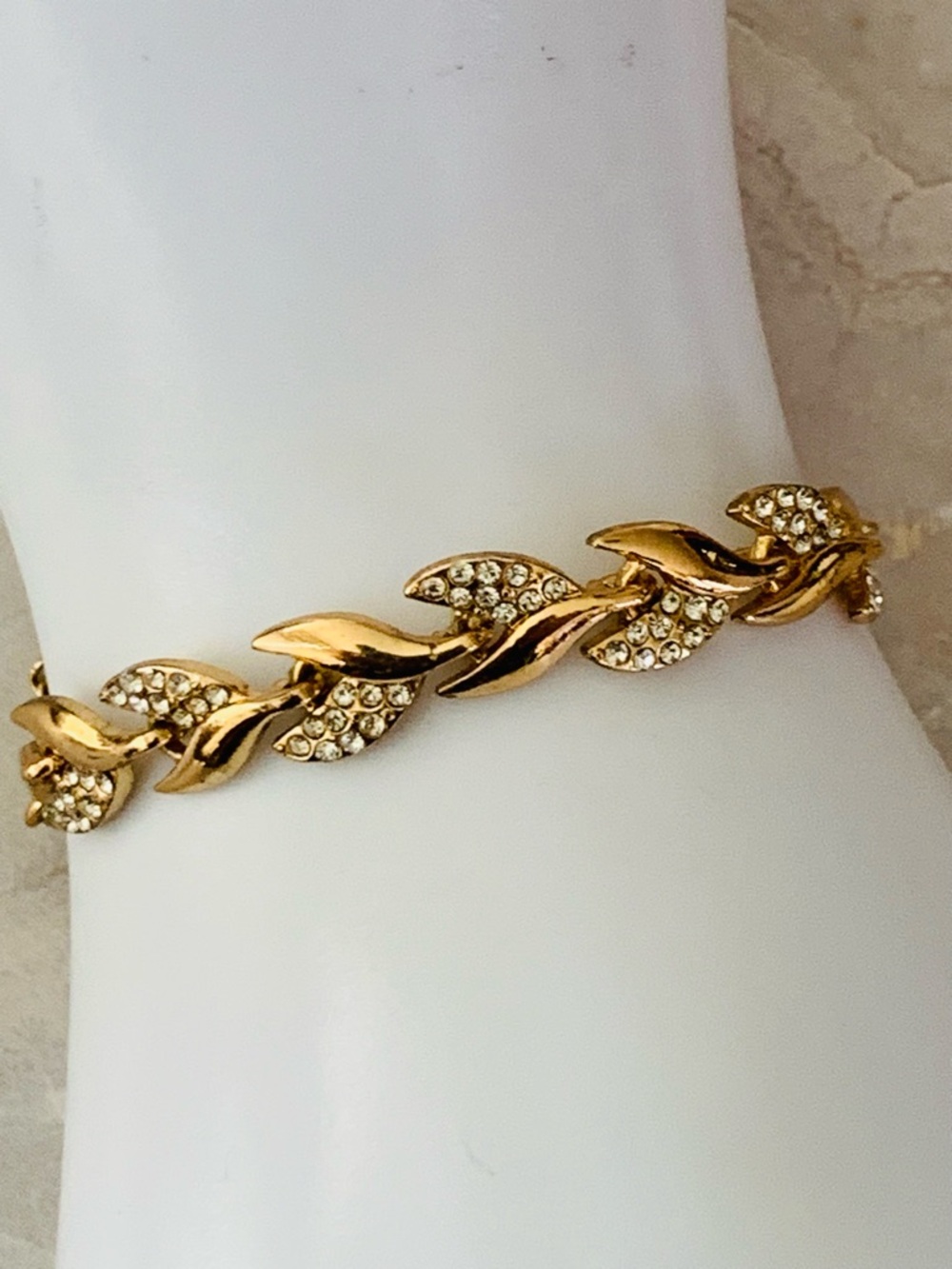 18k Gold Plated Leaf Design with Austrian Crystal Link Bracelet